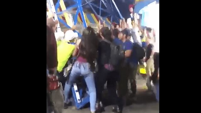 Los organizadores de la feria acusaron que el incidente fue provocado por niños.