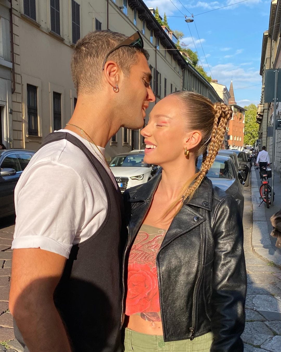 Ester Expósito y Nico Furtado