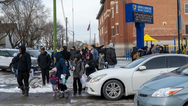 Se frenó una redada contra migrantes en escuela de Chicago, Estados Unidos