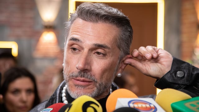 Sergio Mayer desata burlas por no recordar sus estudios