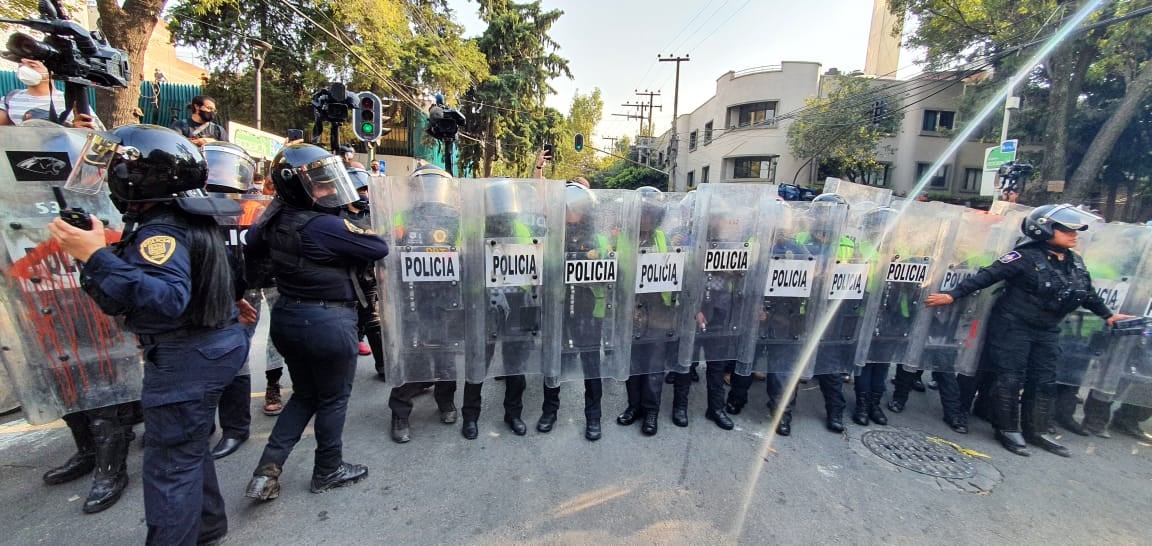 Policías en la protesta de CDMX