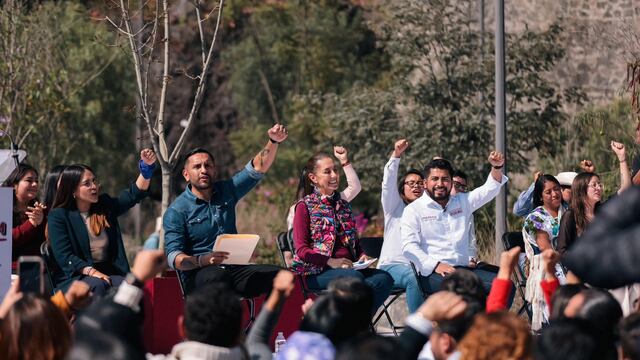 Claudia Sheinbaum presenta a su equipo de precampaña de Jóvenes por la Transformación
