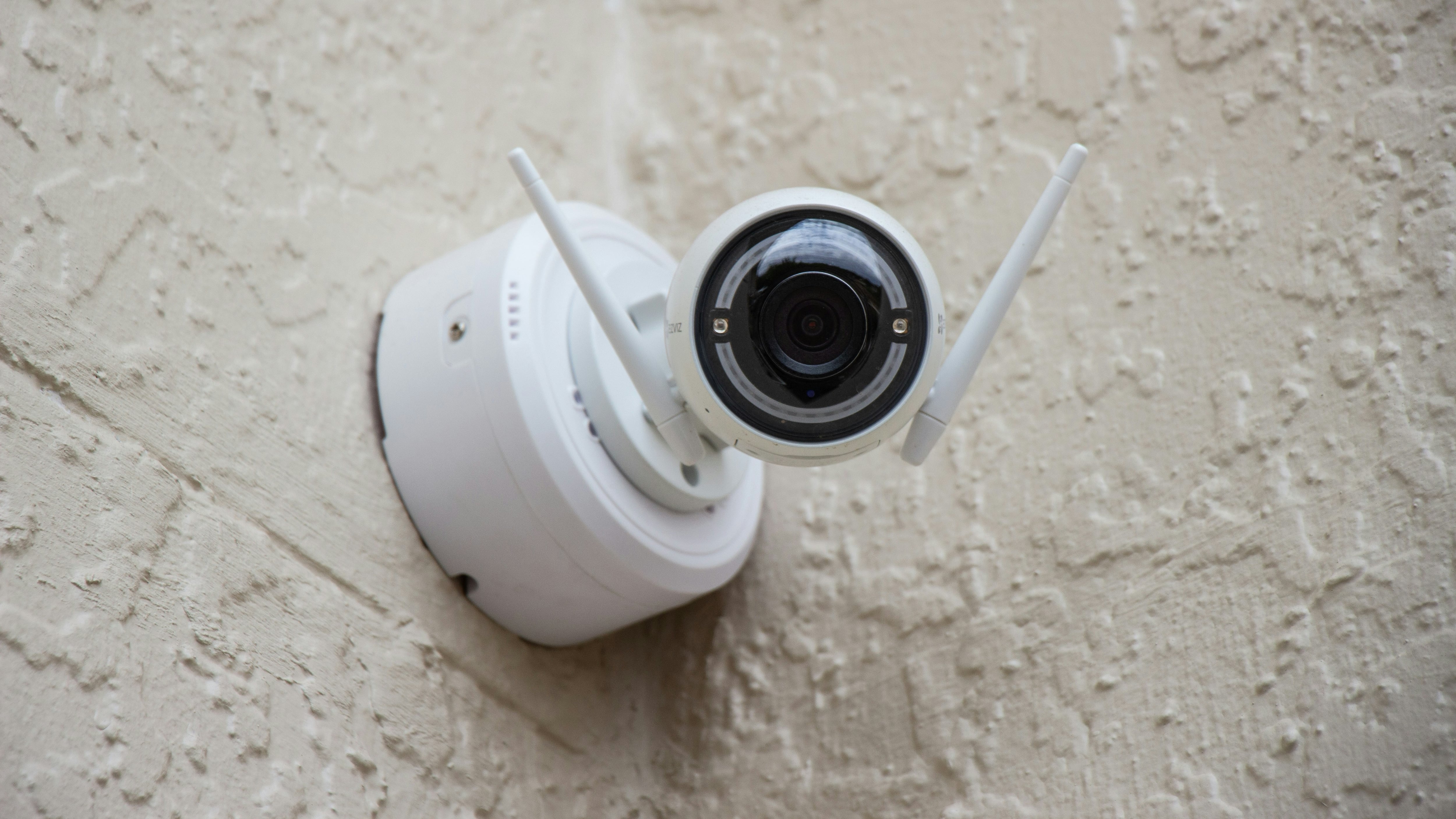 ¿Hay multas por instalar cámaras de seguridad fuera de casas? INAI responde