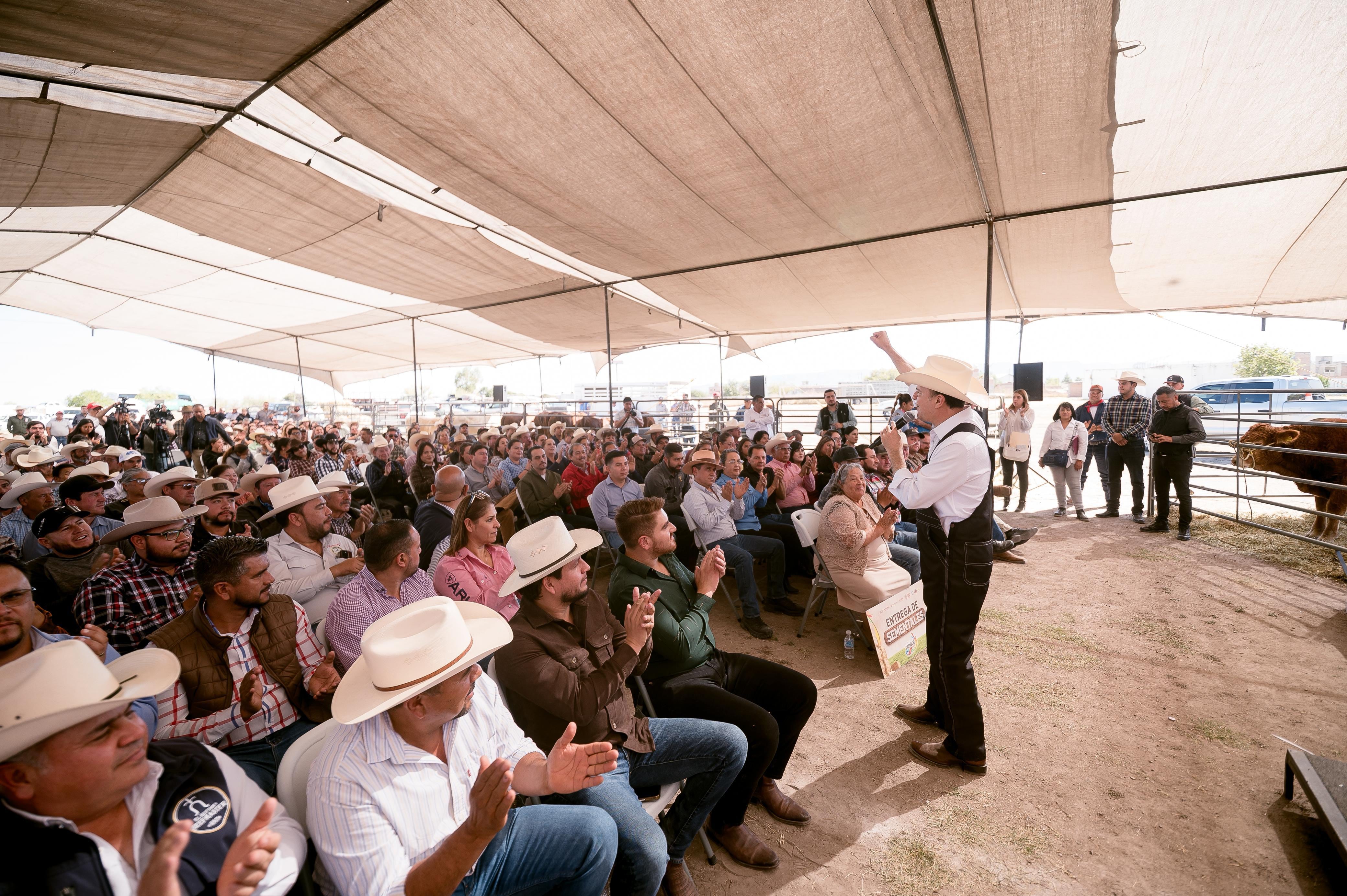 Esteban Villegas y Zaira Quiñones impulsan obras por 18 mdp en Nuevo Ideal.
