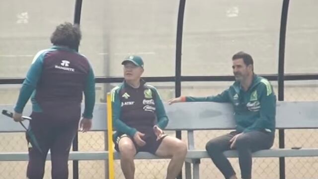 Javier Aguirre y su encuentro con un fotógrafo en su primer día en el Tri: “Hay que saludar, cabrón”