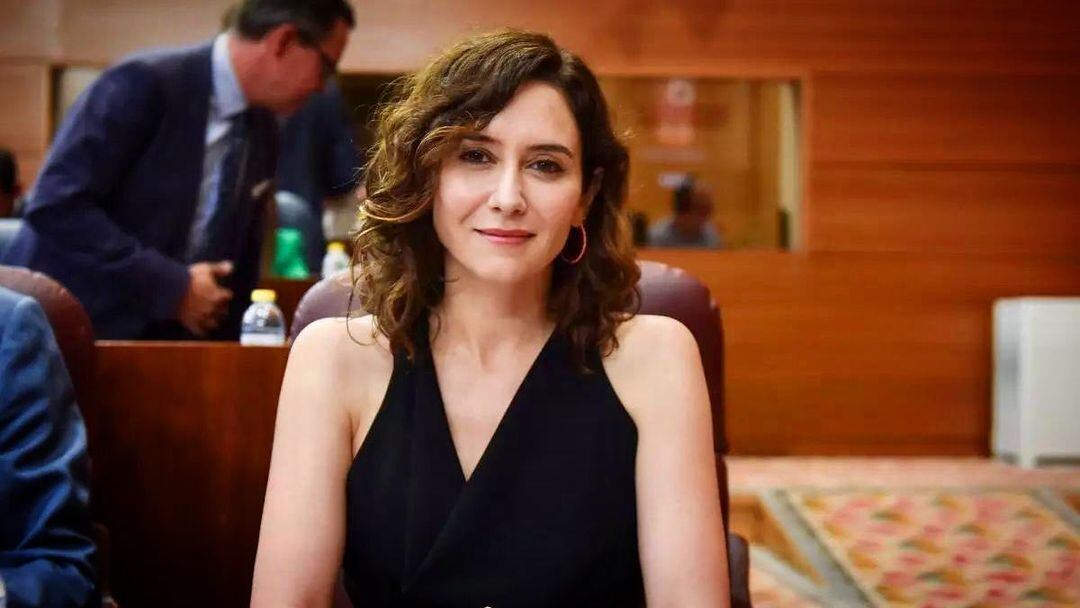 Isabel Díaz Ayuso, política de Madrid que fue perreada por Anitta.