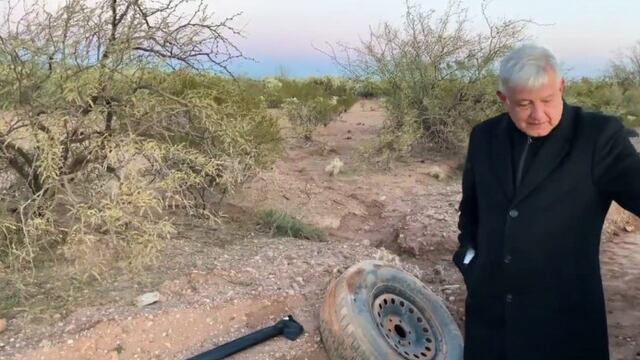 Se le ponchó una llanta a AMLO. Se dirigía un encuentro con la familia LeBarón.