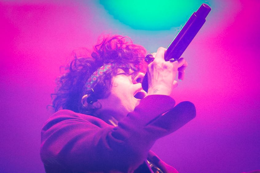 "Escribo para mujeres porque duermo con mujeres": LP, la artista que la está rompiendo