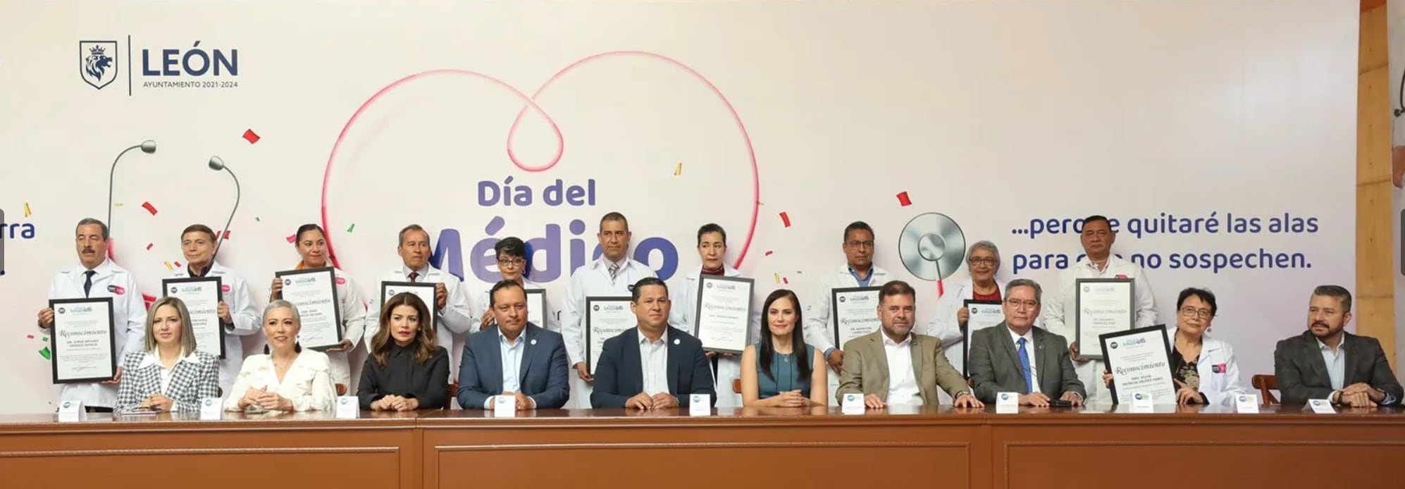 Diego Sinhue Rodríguez conmemora el Día del Médico