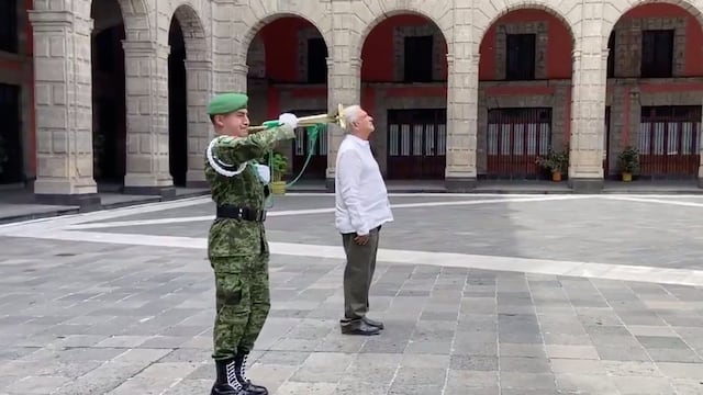 AMLO en el patio de Palacio Nacional