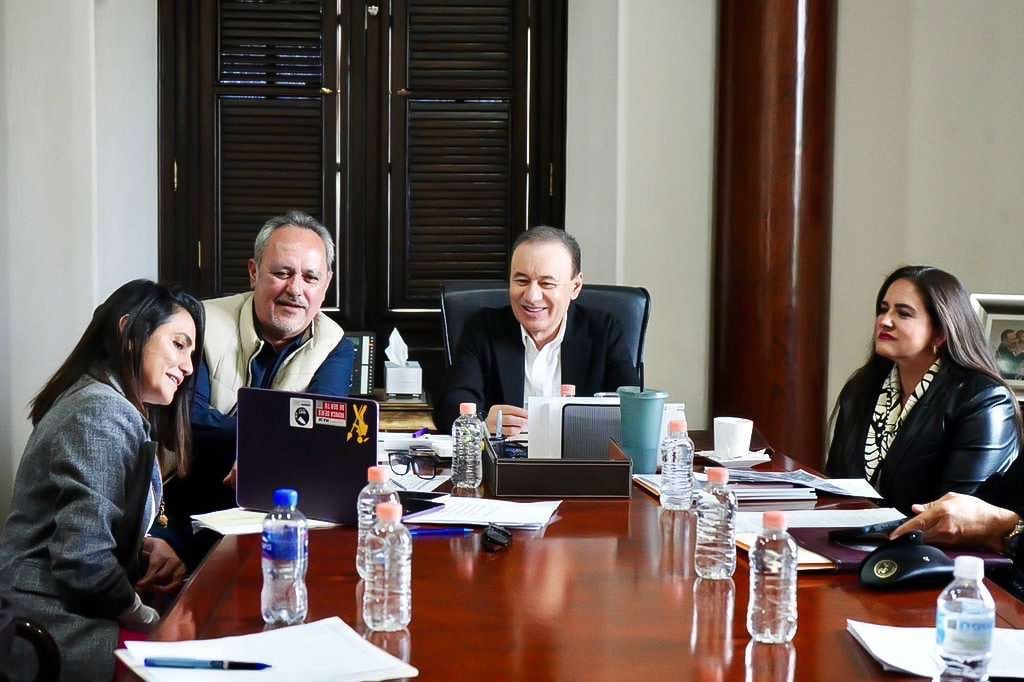 Gobierno de Sonora refuerza apoyo al sector pesquero con entrega de motores y simplificación de trámites