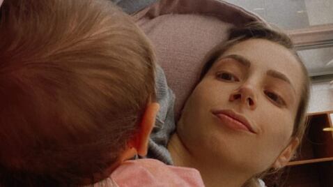 YosStop sigue sufriendo con la maternidad, ya hasta se le subió la presión