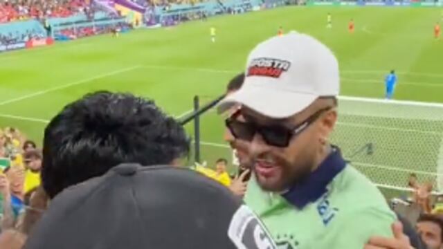 Aficionado es confundido por Neymar y le piden fotos