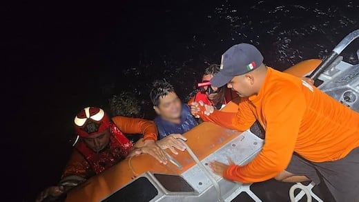 Secretaría de Marina rescata a 4 tripulantes de avioneta que aterrizó de emergencia en Baja California Sur