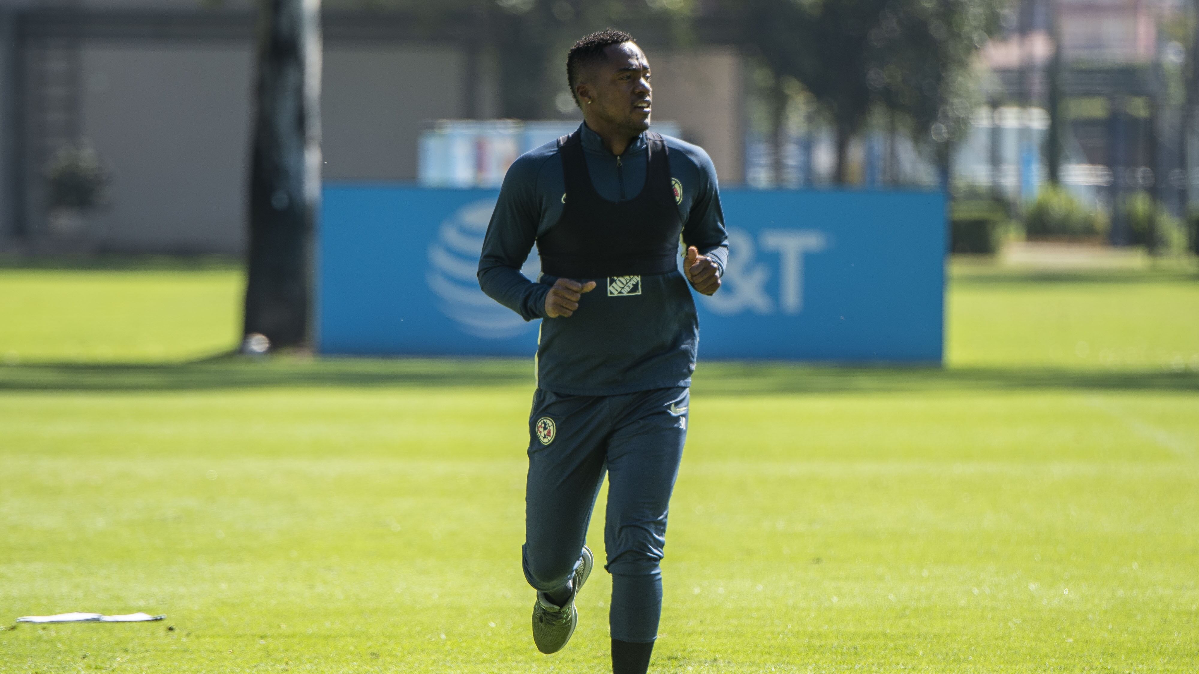 VIDEO: Renato Ibarra reporta con América para ser analizado por coronavirus