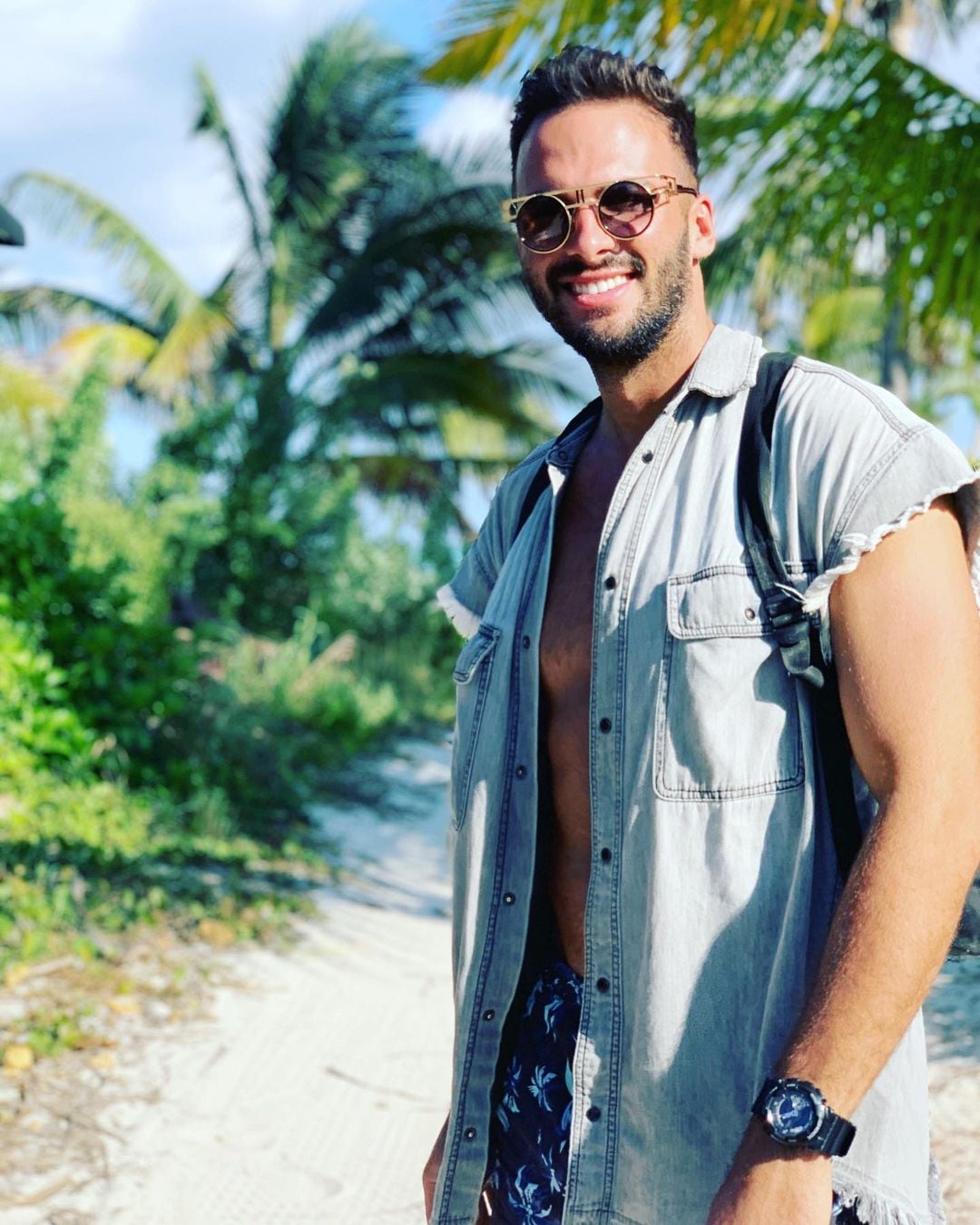Influencer que viajó a Cancún desde Canadá en una fiesta en un avión sin medidas anti Covid-19/ @karl.sabourin