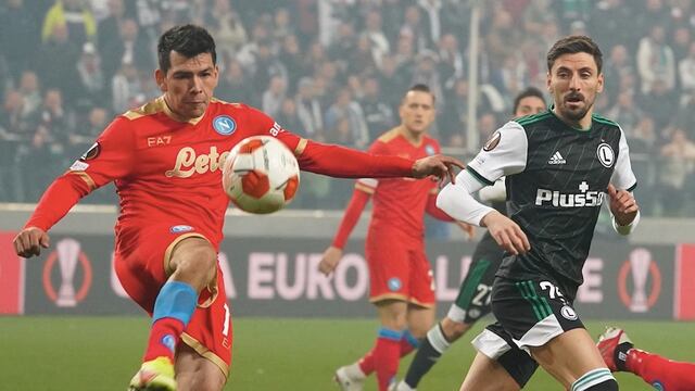 Chucky Lozano en un partido con el SSC Napoli