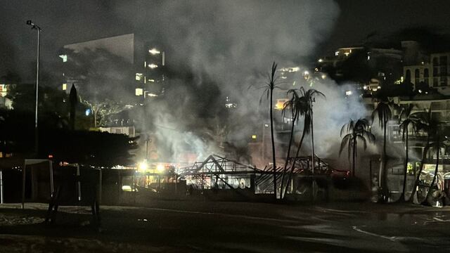 Queman famoso restaurante en Caleta, Acapulco
