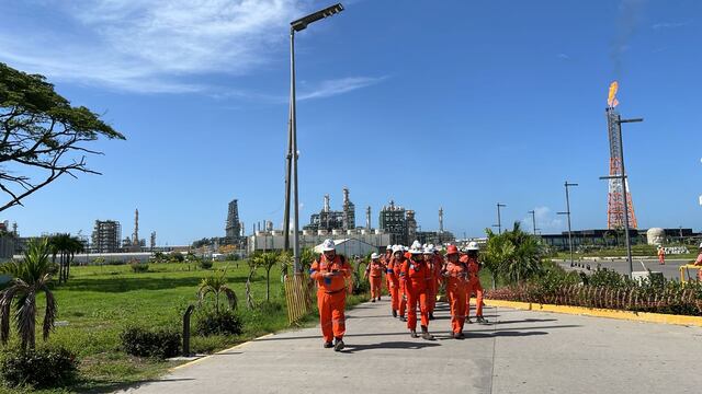 ¿Qué pasa en la Refinería Dos Bocas? Desalojan por fuga de gas
