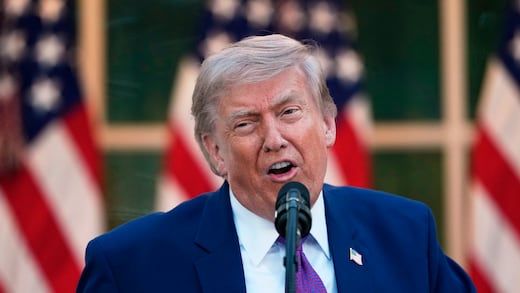 Trump y su familia reciben protección contra auditorías e investigaciones