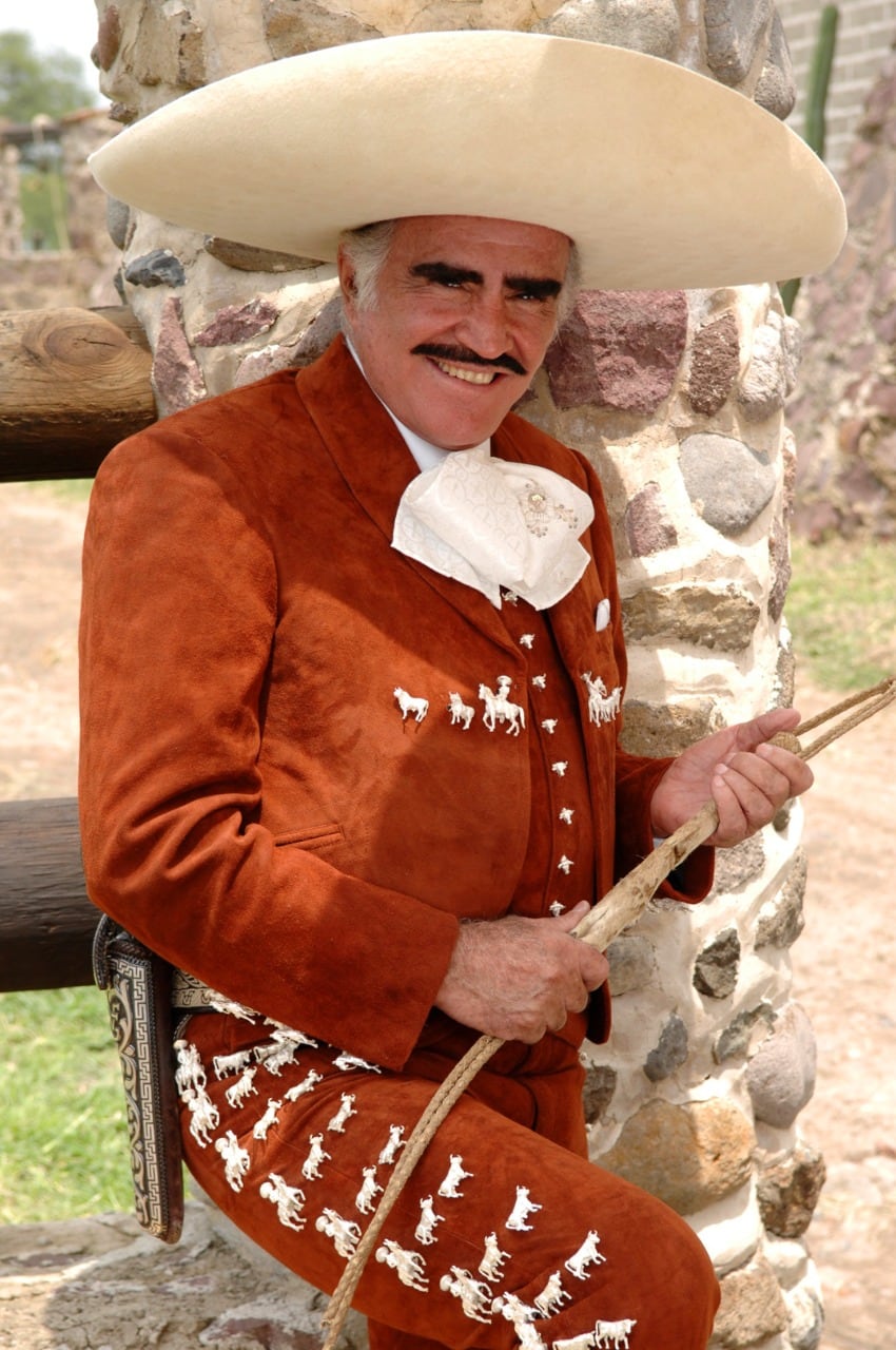 Vicente Fernández, Cantante.