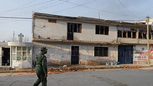 Inicia demolición de 64 casas afectadas por explosión de ducto de Pemex