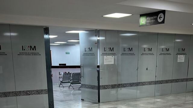 Liberan a familia China del AICM tras 10 días