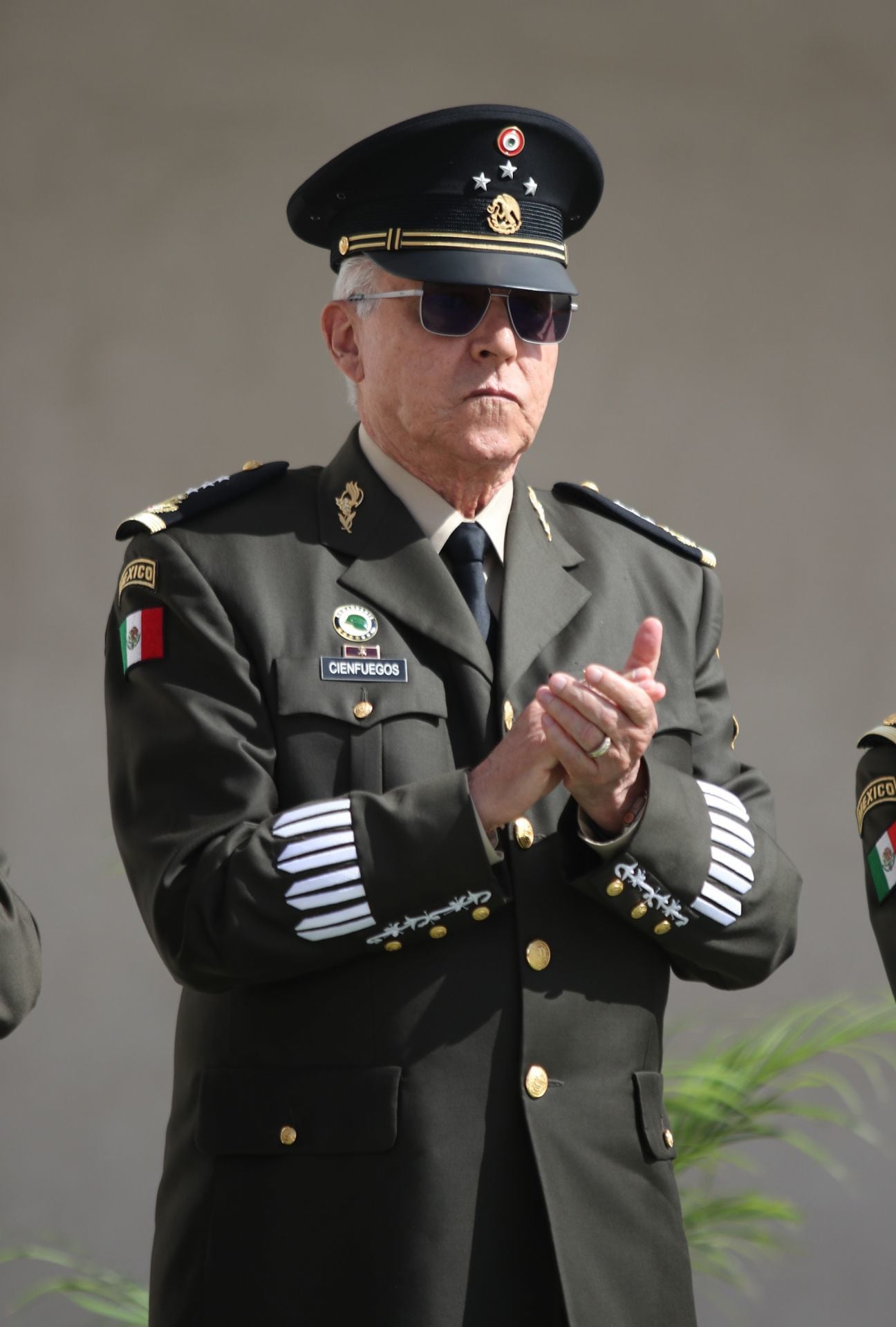 Salvador Cienfuegos reaparece