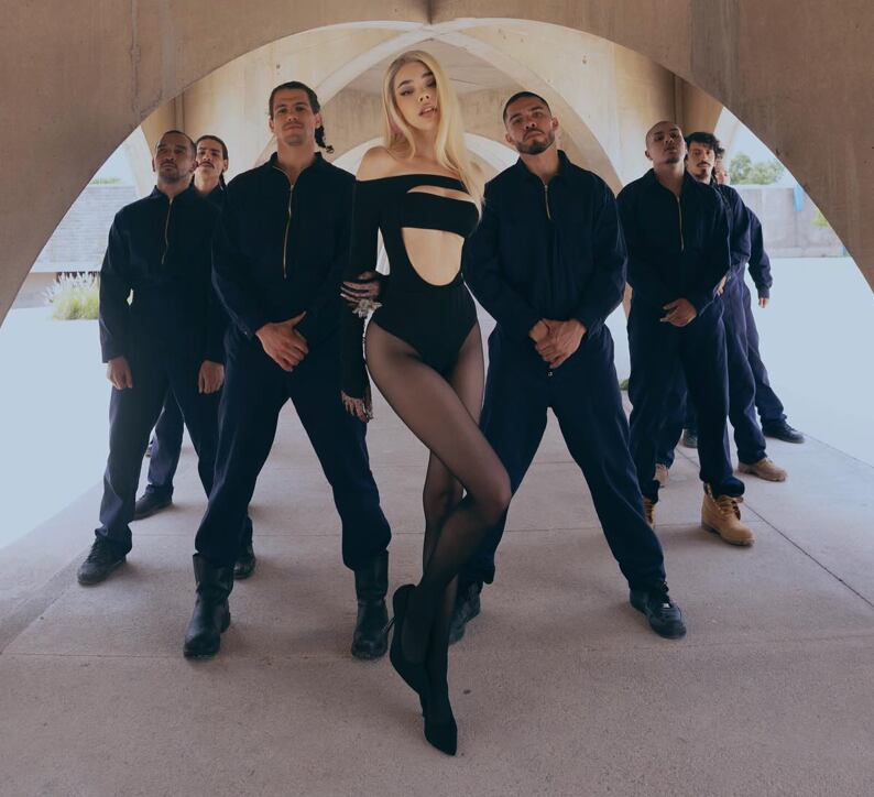 Kenia Os enciende las redes por el detrás de cámaras de Tokome