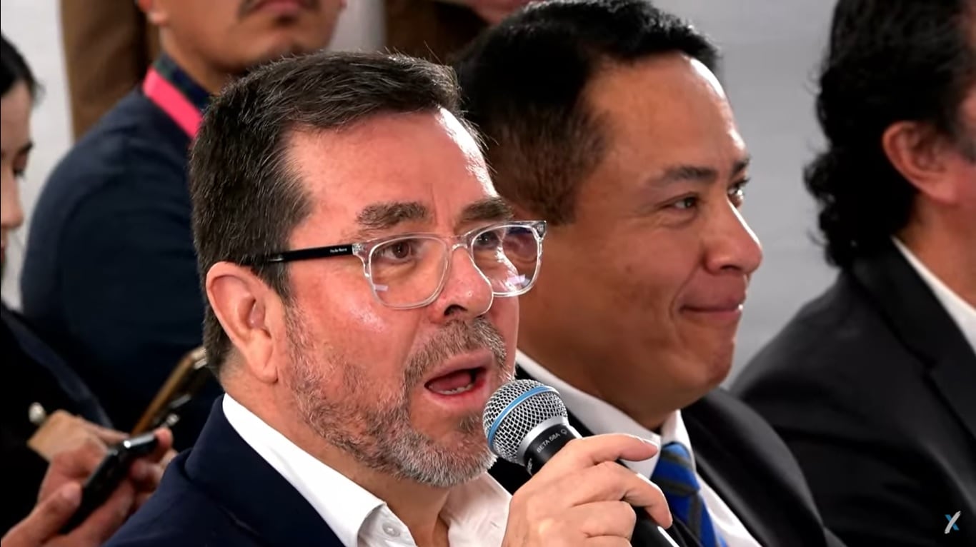 Álvaro Delgado llama vende patrias a Xóchitl Gálvez