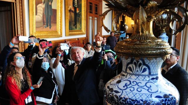 AMLO en recorrido por Palacio Nacional