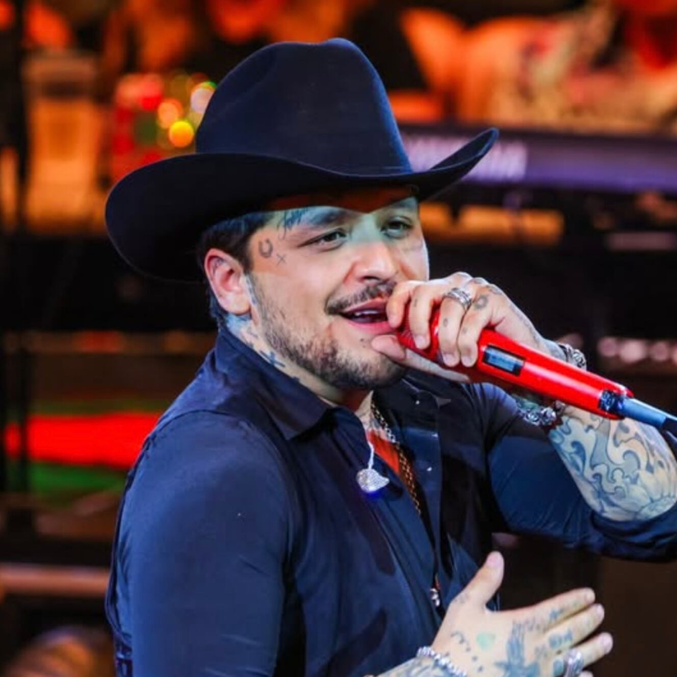 Christian Nodal canta “Un Vals” en la Feria de San Marcos pese a polémica