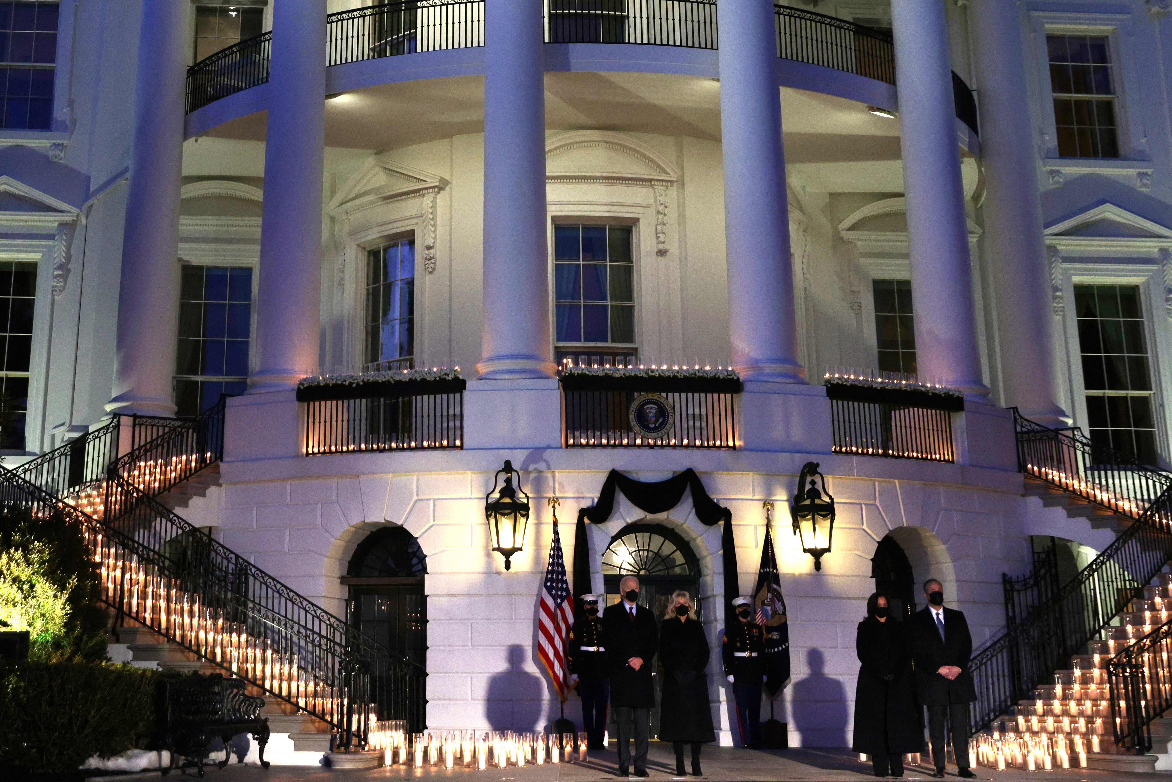 Biden y encendido de velas