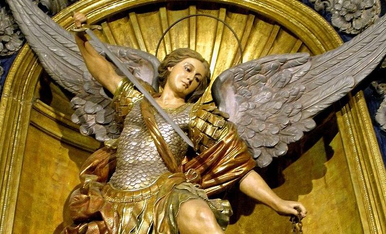 Estatua de San Miguel Arcángel