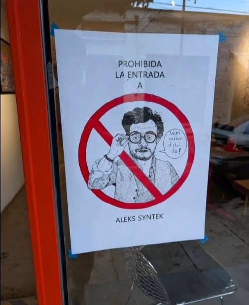 Aleks Syntek es objeto de memes tras su polémico concierto del 15 de septiembre