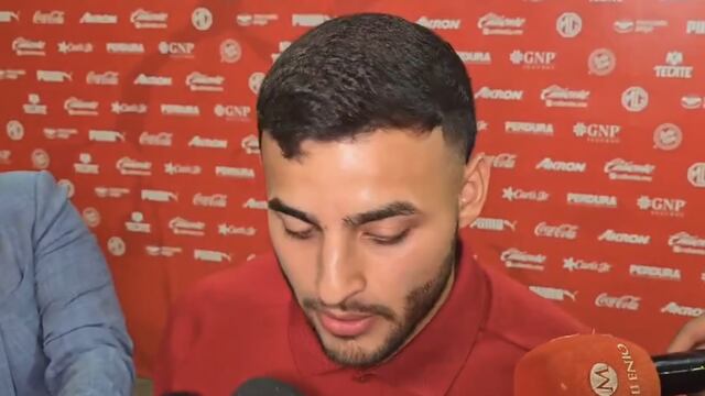 Alexis Vega reacciona a los cánticos de los fans de Chivas