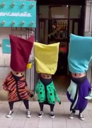 Conductores de Venga La Alegría recrear trend de costalitos.