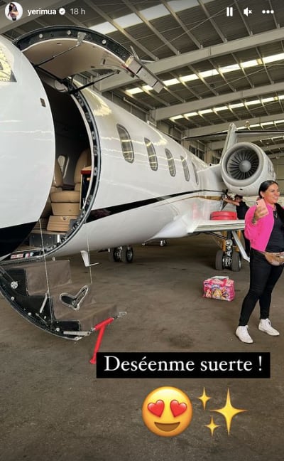 Yeri Mua muestra avión donde se tomará fotos con "alguien" famoso