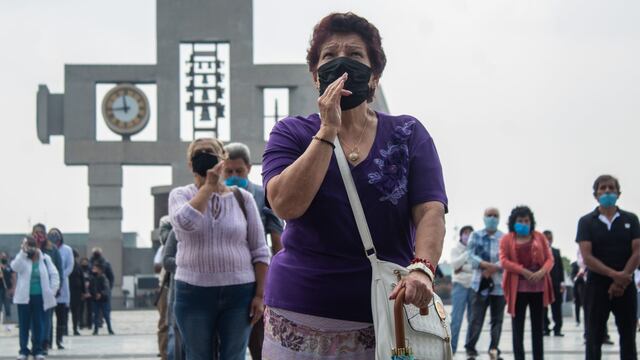 Mujer con cubrebocas en CDMX