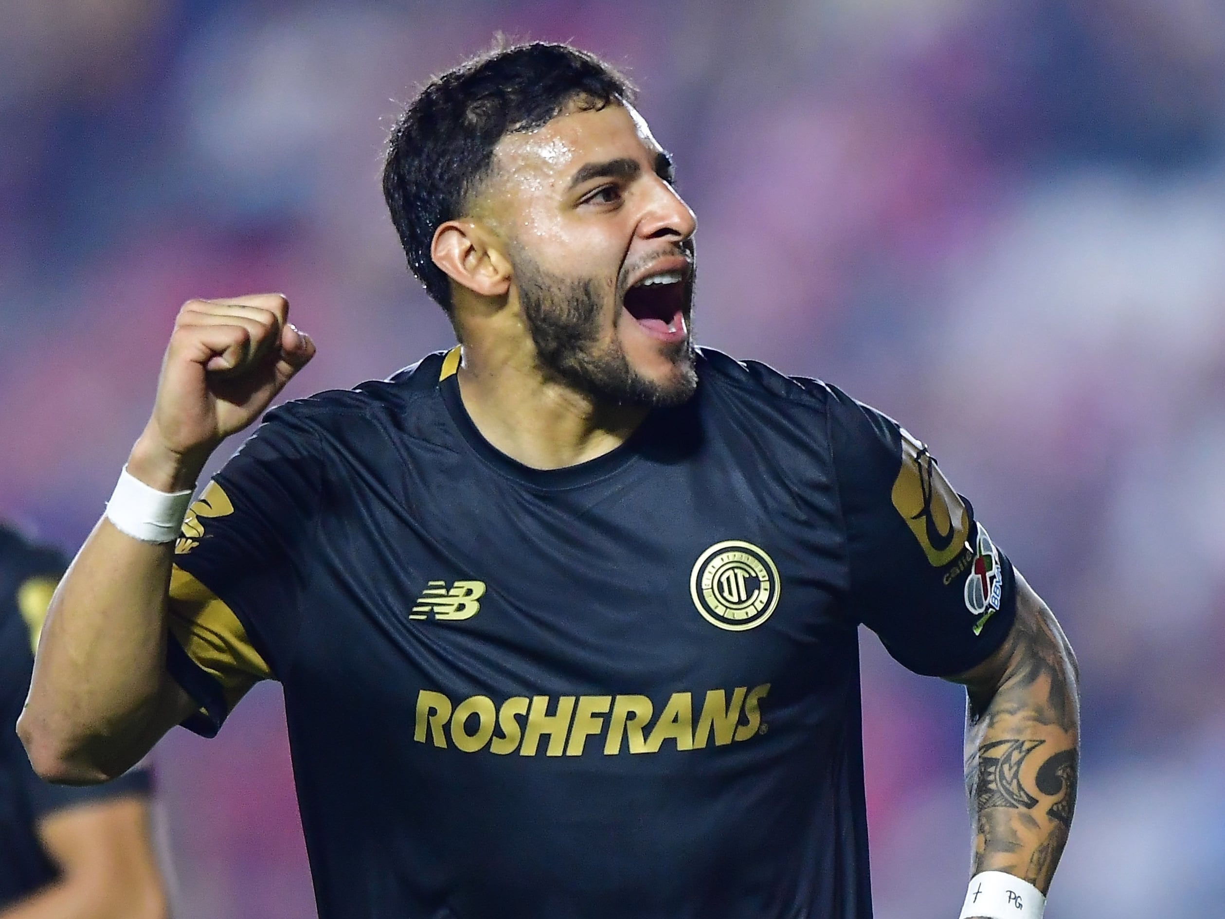 Alexis Vega celebrando su gol con Toluca