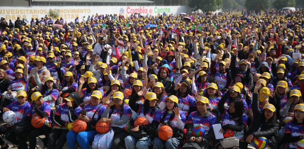 Azucena Cisneros amplía apoyos a jóvenes con "Cambia de Cancha" y "Universitarios en Movimiento"