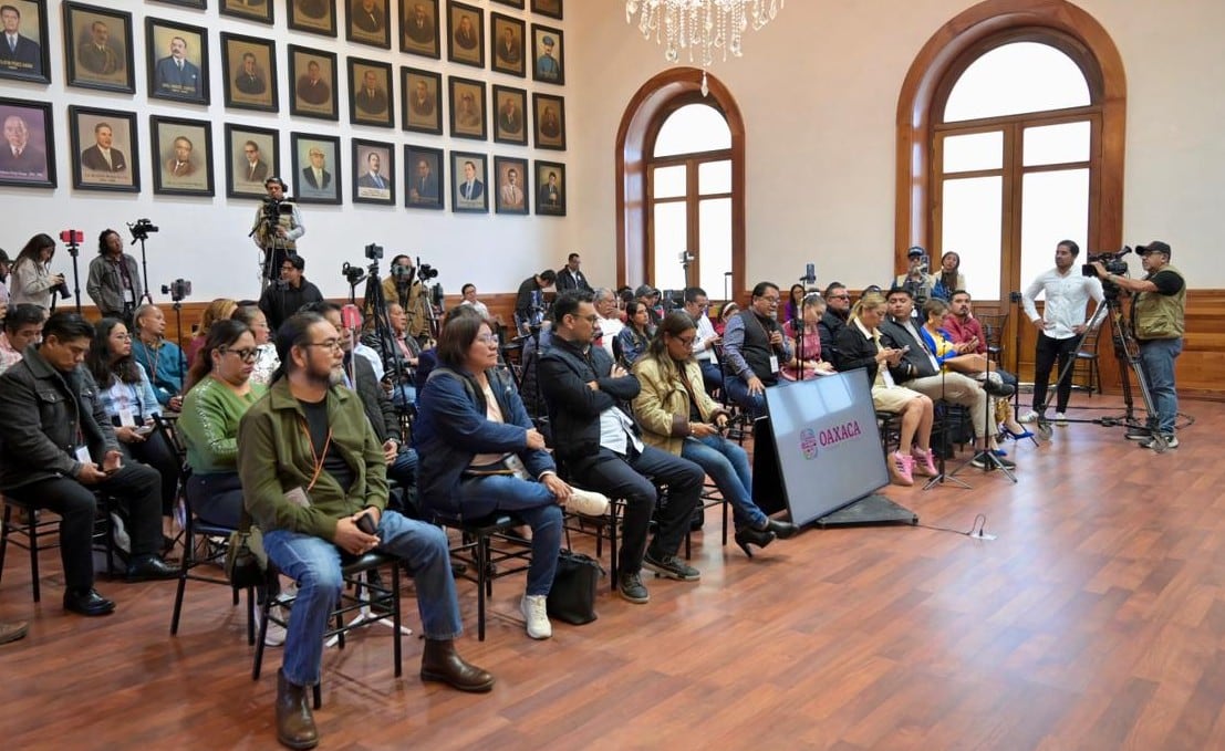 El gobernador de Oaxaca respaldó la iniciativa federal para investigar feminicidios.