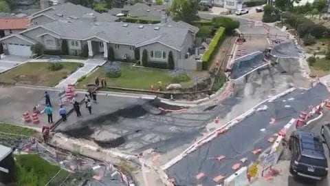 Los Ángeles, California: Aparecen grietas en el suelo