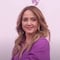 Andrea Legarreta no puede con su error de ortografía y termina corrigiendo palabra en dinámica del 8 de marzo