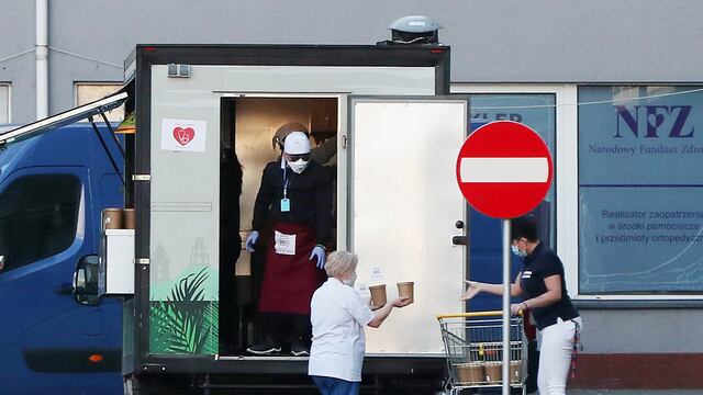 Servicios de salud en España. Baja en coronavirus.