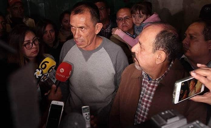 Daniel García y Reyes Alpízar al salir de prisión