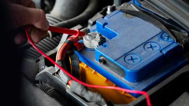 Batería vieja del automóvil