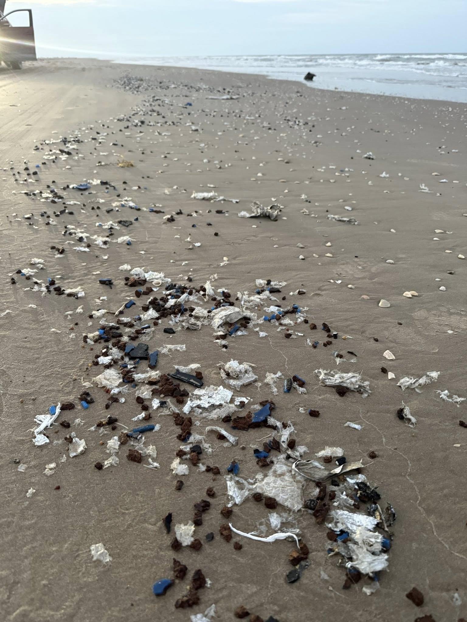SpaceX y su basura contaminan playa de Tamaulipas