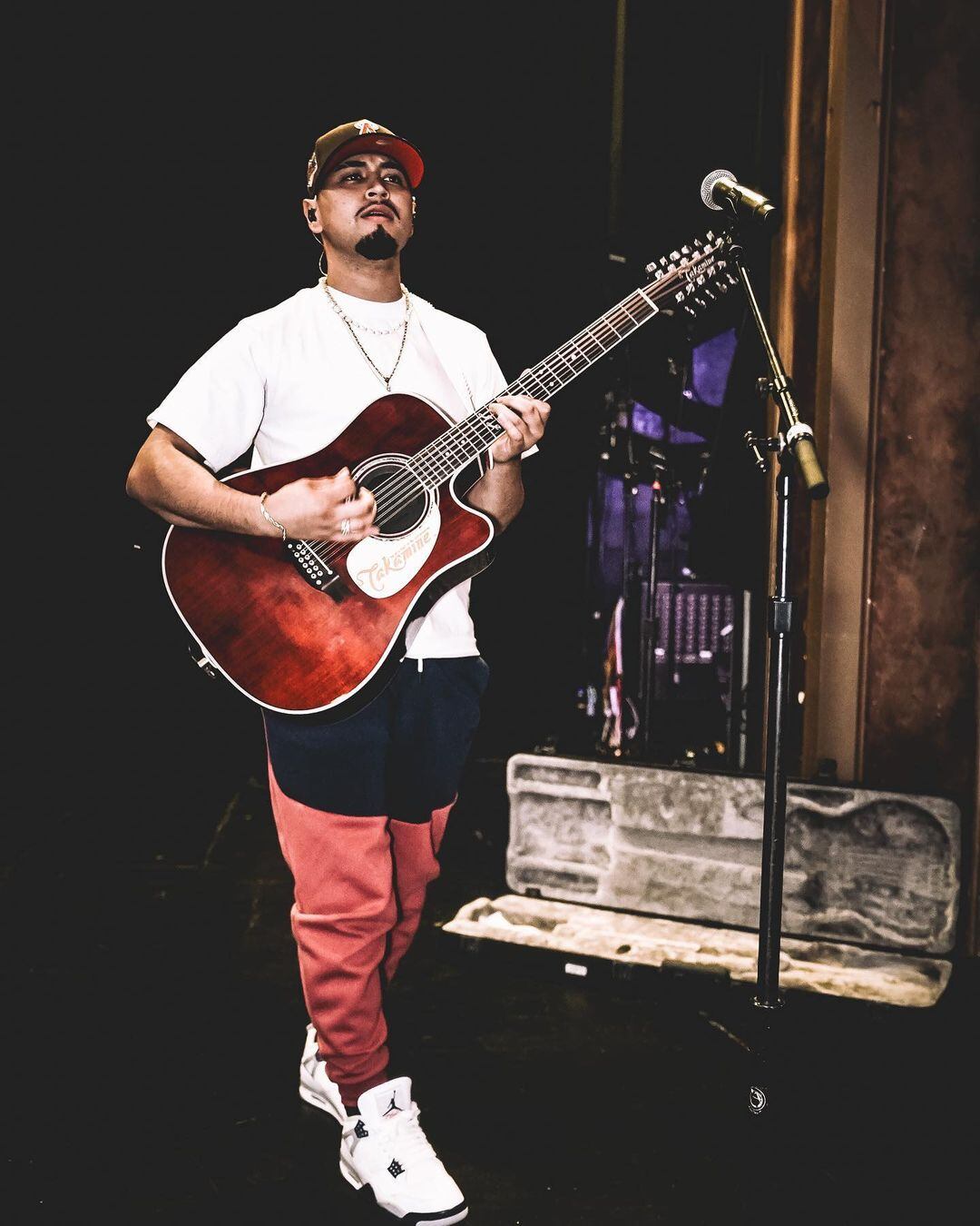 Mando, de Yahritza y Su Esencia.