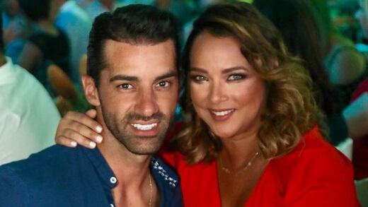 Toni Costa recibe a su supuesta novia en el aeropuerto de Miami; Adamari López reacciona